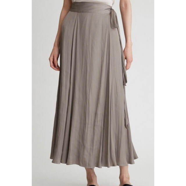 Mila Owen(ミラオーウェン)のミラオーウェン　サテンマキシ丈巻きスカート レディースのスカート(ロングスカート)の商品写真