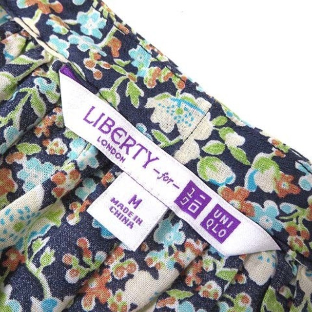 UNIQLO(ユニクロ)のユニクロ LIBERTY コラボ ブラウス カットソー 花柄 半袖 M 紺 黄緑 レディースのトップス(シャツ/ブラウス(半袖/袖なし))の商品写真