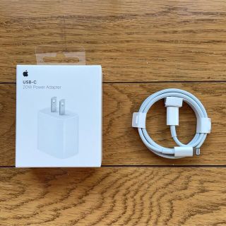 アップル(Apple)の【新品】Apple純正 20W USB-C充電器、Lightningケーブル(バッテリー/充電器)