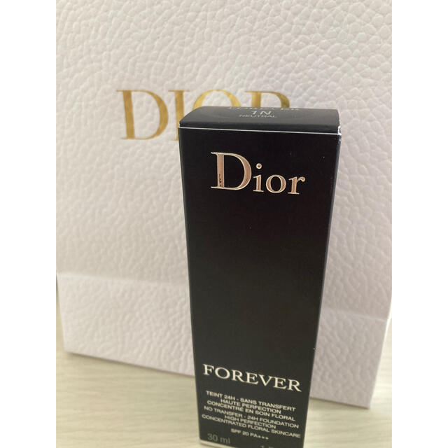 Christian Dior(クリスチャンディオール)のディオールスキンフォーエヴァーフルイドマット1N コスメ/美容のベースメイク/化粧品(ファンデーション)の商品写真