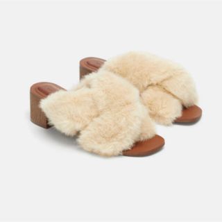 ZARA(ファー ・ サンダル)のフリマアイテム一覧 ZARA(ファー ・ サンダル)のフリマアイテム一覧