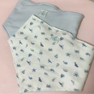 プチバトー(PETIT BATEAU)のプチバトースタイ（ブルー系2枚セット）(ベビースタイ/よだれかけ)