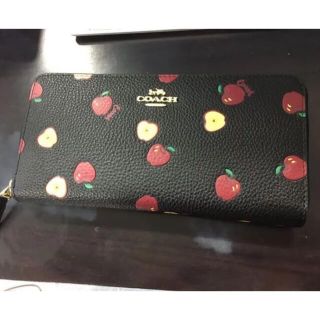 コーチ(COACH)のコーチ  ブラック　アップル　長財布(財布)