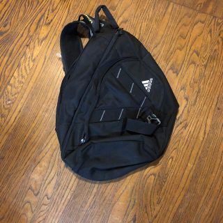 アディダス(adidas)のバッグ(ショルダーバッグ)