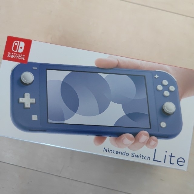 Nintendo Switch(ニンテンドースイッチ)の新品未使用■Switch Lite ニンテンドースイッチライト■ブルー エンタメ/ホビーのゲームソフト/ゲーム機本体(携帯用ゲーム機本体)の商品写真