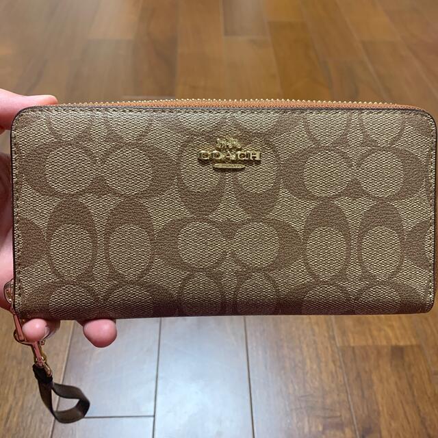 COACH(コーチ)のショプバ付き　4452 コーチ　ブラウンシグネチャー　リスト付き メンズのファッション小物(長財布)の商品写真