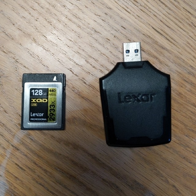 Lexar社　XQDカード(128GB)とカードリーダー