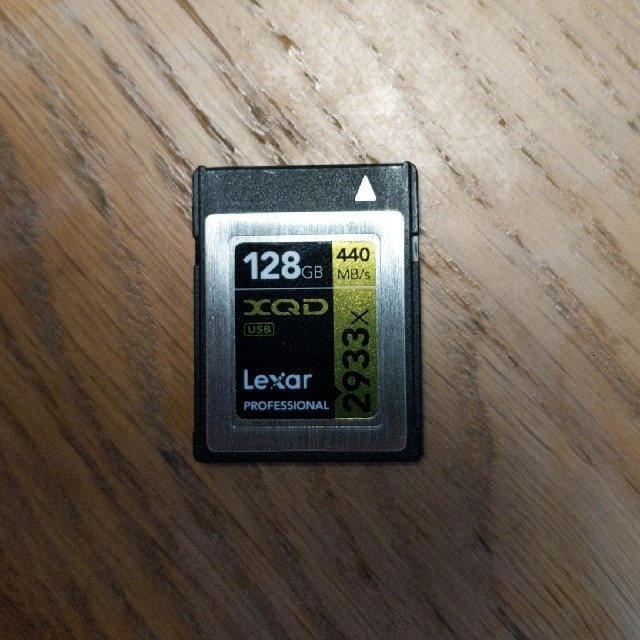 Lexar(レキサー)のLexar社　XQDカード(128GB)とカードリーダー スマホ/家電/カメラのカメラ(その他)の商品写真