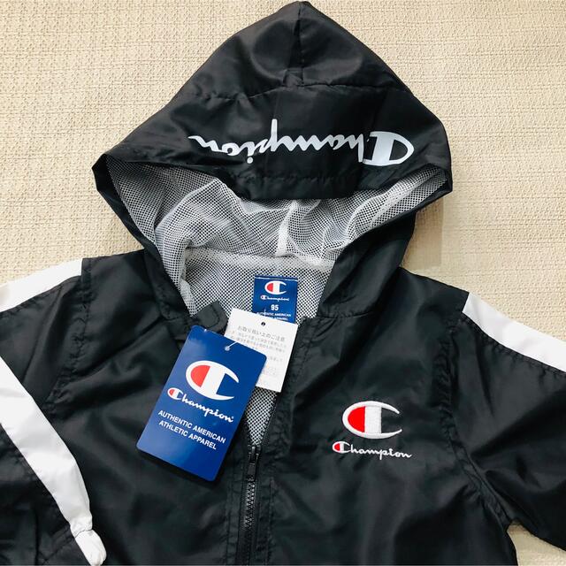 Champion(チャンピオン)のチャンピオン　95cm ウィンドブレーカー　新品 キッズ/ベビー/マタニティのキッズ服男の子用(90cm~)(ジャケット/上着)の商品写真