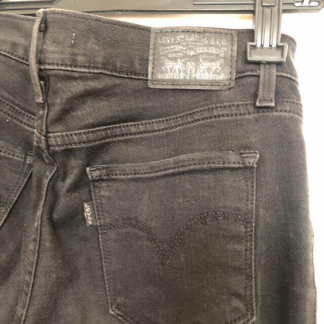 Levi's(リーバイス)のリーバイス　シェイピングスキニー　黒　ジーンズ　26 レディースのパンツ(デニム/ジーンズ)の商品写真