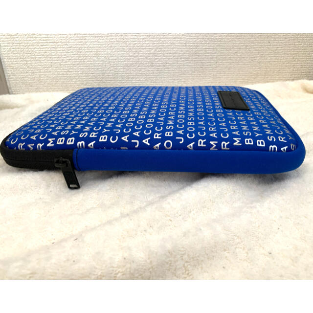 MARC BY MARC JACOBS(マークバイマークジェイコブス)の【新品・未使用】マークバイマークジェイコブス タブレットケース　ブルー スマホ/家電/カメラのスマホアクセサリー(iPadケース)の商品写真