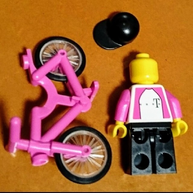 Lego(レゴ)のレゴ★シティ ツールドフランス  ミニフィグ＆ピンク自転車 美品 人気 激レア エンタメ/ホビーのおもちゃ/ぬいぐるみ(その他)の商品写真