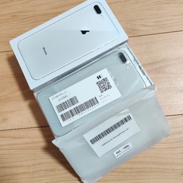 iPhone(アイフォーン)の新品 iPhone 8 Plus 256GB シルバー(白) スマホ/家電/カメラのスマートフォン/携帯電話(スマートフォン本体)の商品写真