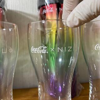 コカ・コーラ×NiziUのオリジナルコラボグッズ保冷ペットボトルクーラー＆ペア