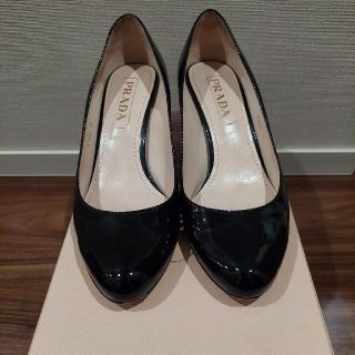 プラダ(PRADA)の【PRADA】プラダ♡パテント エナメルパンプス ブラックカラー(ハイヒール/パンプス)