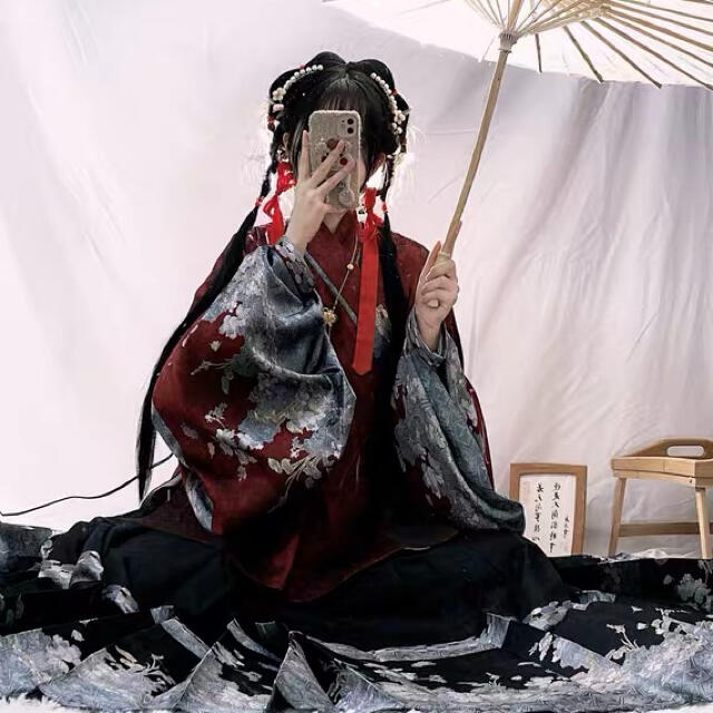 ふりふ - 螺鈿 黒銀色ロングスカート 馬面裙 明制漢服 中国伝統衣装 ...