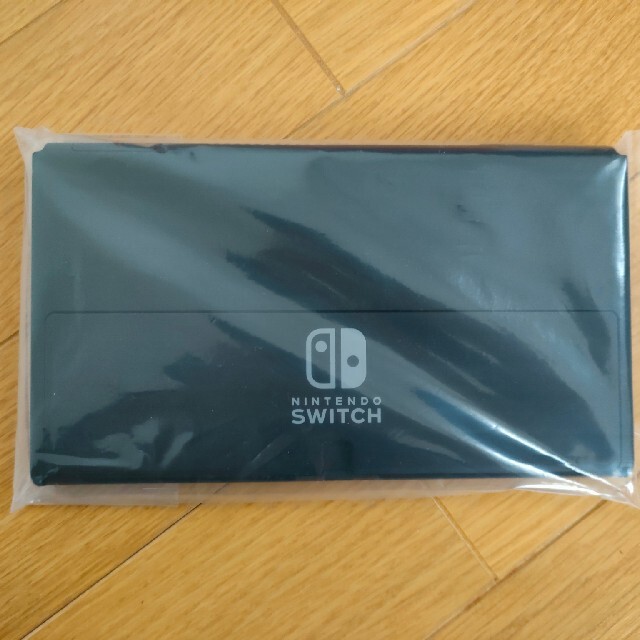 【早い者勝ち】新型ニンテンドースイッチ 有機ELモデル 本体 充電器付【未使用】