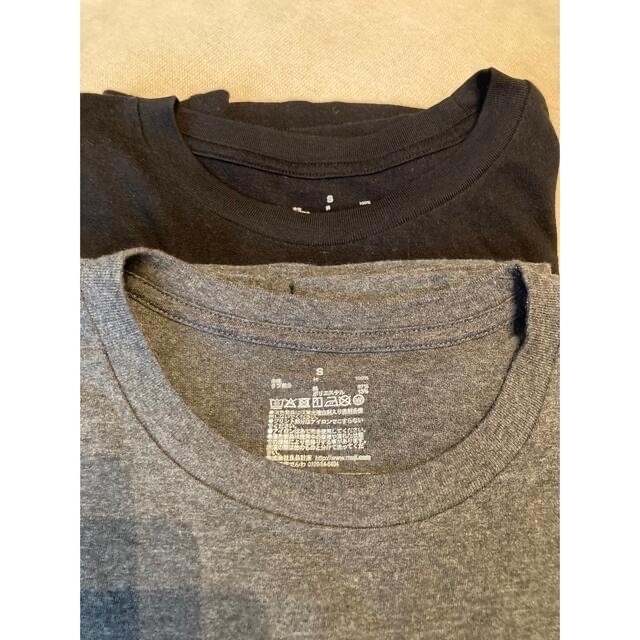 MUJI (無印良品)(ムジルシリョウヒン)の⭐︎MUJI 黒•グレーTシャツ2枚(Uネック) メンズのトップス(Tシャツ/カットソー(半袖/袖なし))の商品写真