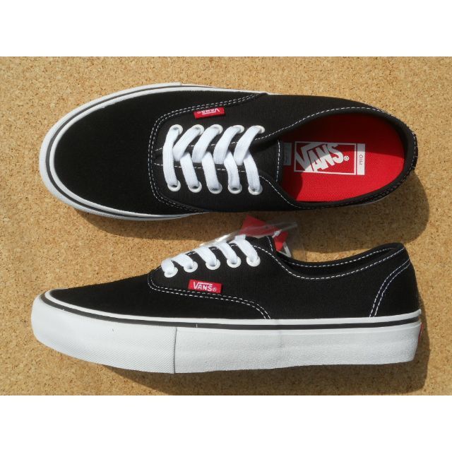 VANS(ヴァンズ)のバンズ VANS AUTHENTIC PRO 26,5cm Blk/Whi メンズの靴/シューズ(スニーカー)の商品写真