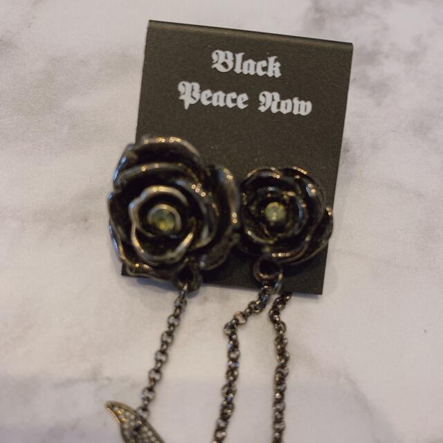 BLACK PEACE NOW(ブラックピースナウ)のレア物！ BLACK PEACE NOW 薔薇と蝶々のピアス BPN ピースナウ メンズのアクセサリー(ピアス(両耳用))の商品写真