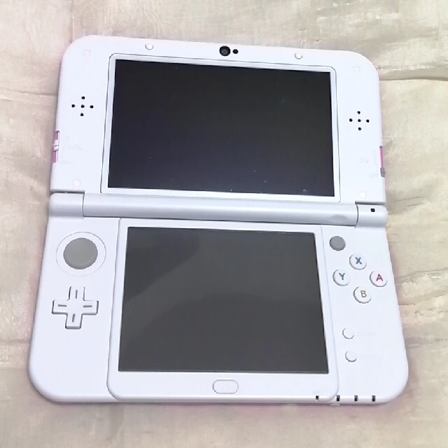 ニンテンドー3DS(ニンテンドー3DS)のnew3ds ll ピンク × ホワイト エンタメ/ホビーのゲームソフト/ゲーム機本体(携帯用ゲーム機本体)の商品写真