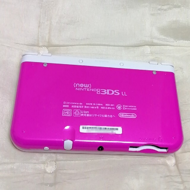 ニンテンドー3DS(ニンテンドー3DS)のnew3ds ll ピンク × ホワイト エンタメ/ホビーのゲームソフト/ゲーム機本体(携帯用ゲーム機本体)の商品写真