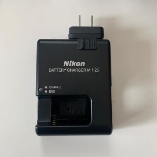 ニコン(Nikon)のNikon 純正バッテリーチャージャー　充電器　MH-25(バッテリー/充電器)