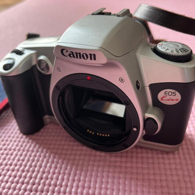 Canon(キヤノン)の【お値下げ】キヤノン　EOS KISS フィルムカメラ　ジャンク品 スマホ/家電/カメラのカメラ(フィルムカメラ)の商品写真