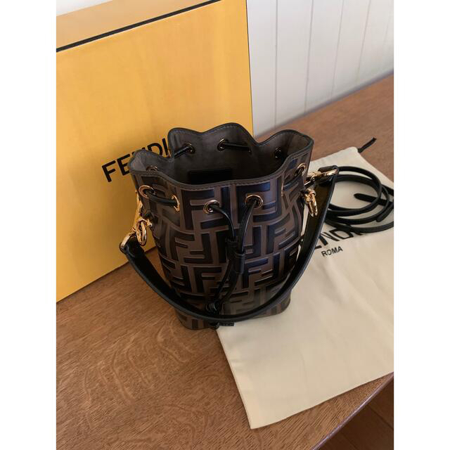 レディース正規店購入　FENDI モントレゾール