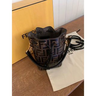 フェンディ(FENDI)の正規店購入　FENDI モントレゾール　(ショルダーバッグ)