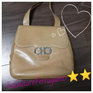 サルヴァトーレフェラガモ(Salvatore Ferragamo)の✨土日限定特価✨SalvatoreFerragao💕ガンチーニショルダーバッグ(ショルダーバッグ)