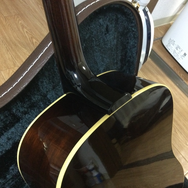 Gibson(ギブソン)のk ヤイリ SJY-1A サンバースト 楽器のギター(アコースティックギター)の商品写真