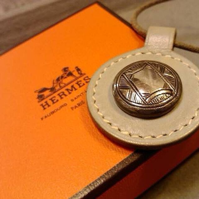 【在庫僅少】 Hermes - ネックレス HERMES(エルメス)グレーレザー シルバーカラー ネックレス 【在庫僅少】 Hermes - ネックレス HERMES(エルメス)グレーレザー シルバーカラー ネックレス