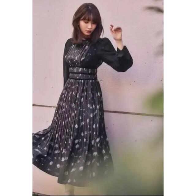 Pleated Floral-Print Satin Dress / Sサイズ Pleated Floral-Print Satin Dress / Sサイズ
