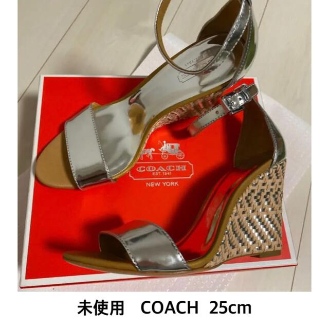 COACH(コーチ)のCOACHコーチ/サンダル　シルバー　未使用品 レディースの靴/シューズ(サンダル)の商品写真
