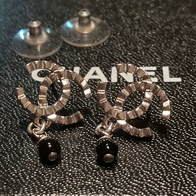 CHANEL(シャネル)のシャネル❤マトラッセ ロゴ ピアス レディースのアクセサリー(ピアス)の商品写真