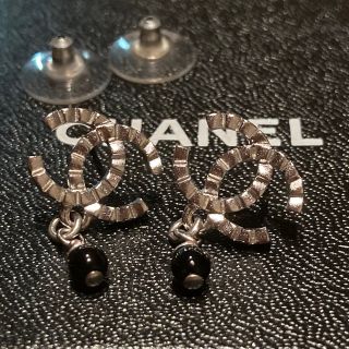 シャネル(CHANEL)のシャネル❤マトラッセ ロゴ ピアス(ピアス)