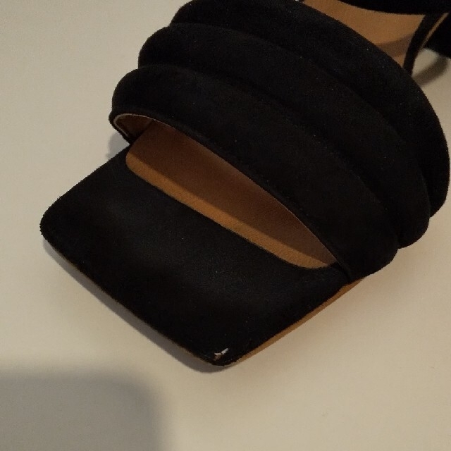IENA(イエナ)のIENA  スウェードサンダル  黒  SIZE38   24.5cm レディースの靴/シューズ(サンダル)の商品写真