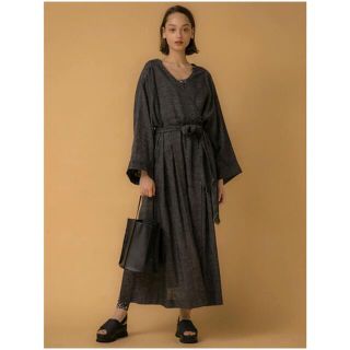 エミアトリエ(emmi atelier)の【emmi】リラックスリネンワンピース　新品未使用(ロングワンピース/マキシワンピース)