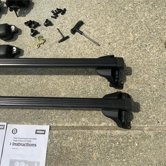 美品 THULE スーリー ベースキャリアセット 753+7122+4096