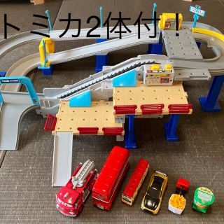 タカラトミー(Takara Tomy)のとむ様専用　アクション高速道路　純正トミカ2体付き！！(ミニカー)