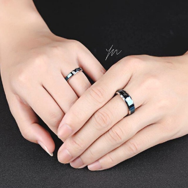ペアリングブルー　ローマ字　ステンレスリング　ステンレス指輪 メンズのアクセサリー(リング(指輪))の商品写真