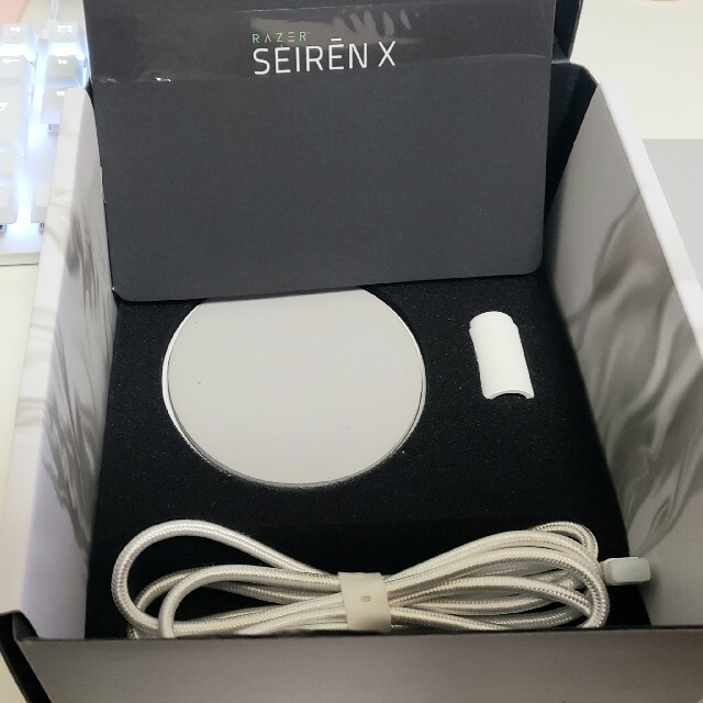 Razer(レイザー)のRazer SEIREN X MERCURY WHITE コンデンサーマイク 楽器のレコーディング/PA機器(マイク)の商品写真