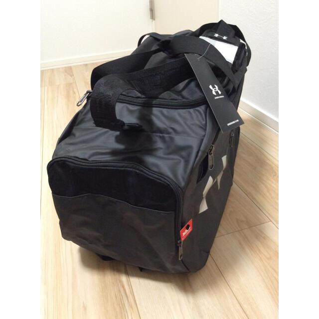 UNDER ARMOUR(アンダーアーマー)のタグ付き アンダーアーマー アンディナイアブル  ミディアム 58L ブラック メンズのバッグ(バッグパック/リュック)の商品写真