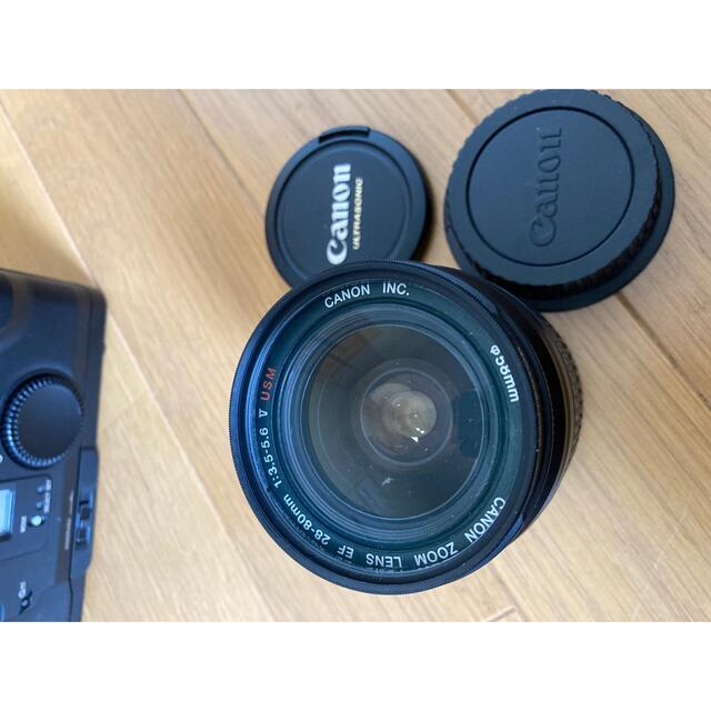 Canon(キヤノン)のフィルムカメラ　Canon EOS55 レンズ、バック付き スマホ/家電/カメラのカメラ(フィルムカメラ)の商品写真