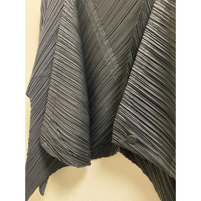 PLEATS PLEASE ISSEY MIYAKE(プリーツプリーズイッセイミヤケ)のイッセイミヤケ　プリーツプリーズ　ボレロ レディースのトップス(カーディガン)の商品写真