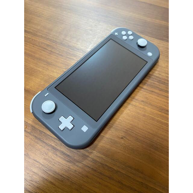 Nintendo Switch(ニンテンドースイッチ)のNintendo Switch Liteグレー エンタメ/ホビーのゲームソフト/ゲーム機本体(家庭用ゲーム機本体)の商品写真