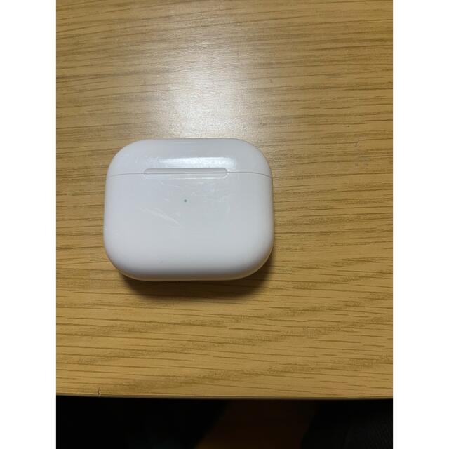 Apple(アップル)のアップル AirPods 第3世代 MME73J/A スマホ/家電/カメラのオーディオ機器(ヘッドフォン/イヤフォン)の商品写真