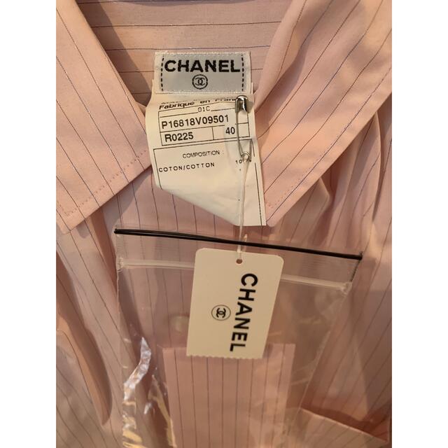 CHANEL(シャネル)のCHANEL ピンクストライプオーバーサイズシャツ　新品未使用 レディースのトップス(シャツ/ブラウス(長袖/七分))の商品写真