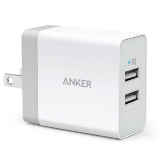 Anker 2ポート　24w 充電器二つで2200円(バッテリー/充電器)